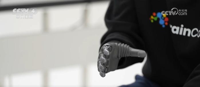 沿技术集中爆发让“不可能”成为日常瓦利棋牌解锁科技助残超有“智” 前(图2)